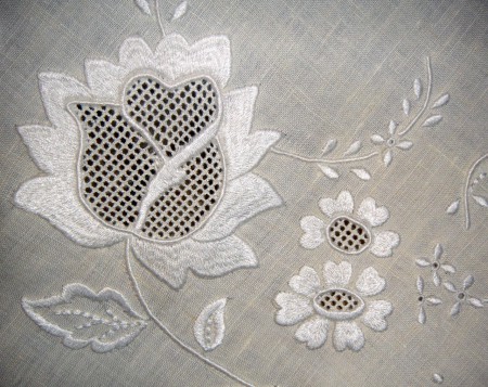 Detalle del bordado y  filtiré